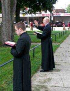 Priests-Praying-at-Abortion-Mill
