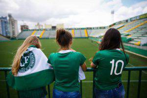 epa05652356 Supporters of the Brazilian soccer team Chapecoense gather at the Arena Conda Arena in Chapeco, Brazil, 29 November 2016, to perform a vigil in honor of the victims of the plane crash in La Union, department of Antioquia, Colombia. According to reports, 75 people died when an aircraft crashed late 28 November 2016 with 81 people on board, including players of the Brazilian soccer club Chapecoense. The plane crashed in a mountainous area outside Medellin, Colombia as it was approaching the Jose Maria Cordoba airport. The cause of the incident is as yet uknown. Chapecoense were scheduled to play in the Copa Sudamericana final against Medellin's Atletico Nacional on 30 November 2016.  EPA/Fernando Bizerra Jr.