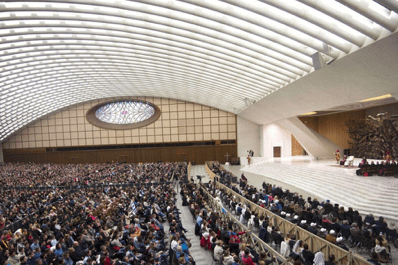 Papa Francisco: Dios abre su casa a todos, la esperanza cristiana no es marginado.