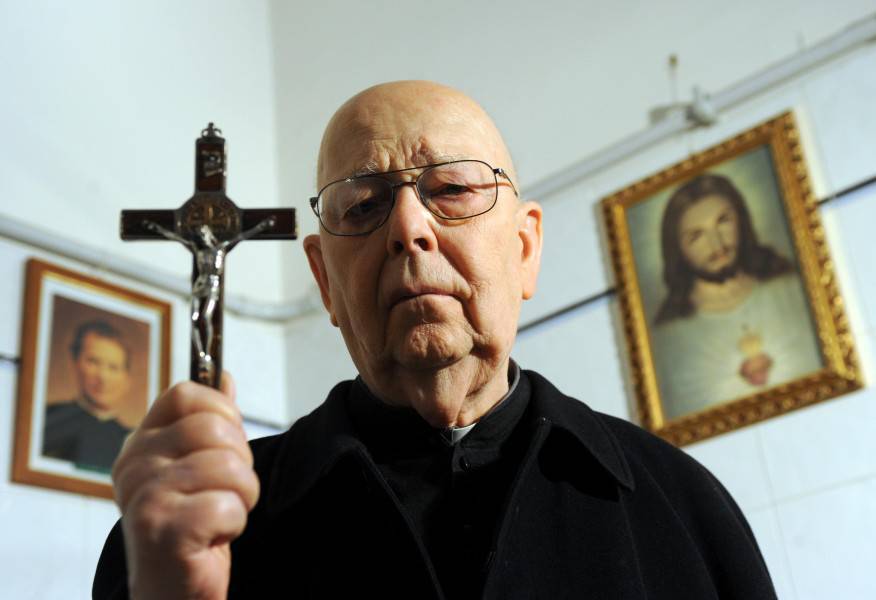 Los asombrosos diálogos entre el diablo y padre Gabriele Amorth, exorcista del Vaticano