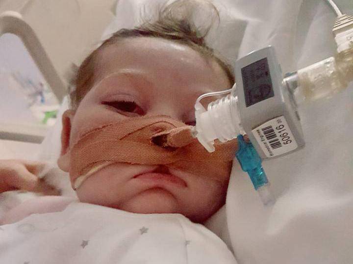 Giro inesperado en caso Charlie Gard: Hospital inglés pide nueva audiencia a Alto Tribunal