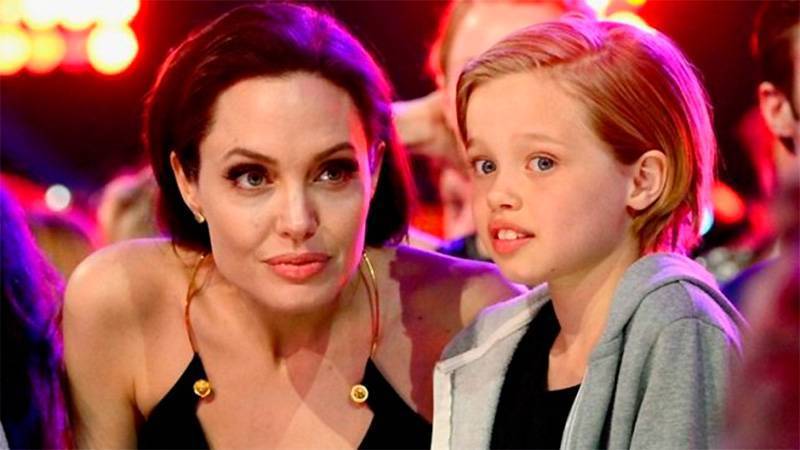 ¿La hija de doce años de Brad Pitt y Angelina Jolie toma hormonas para convertirse en un hombre?