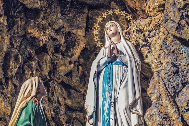 El 18 de febrero se apareció por tercera vez Nuestra Señora de Lourdes ...